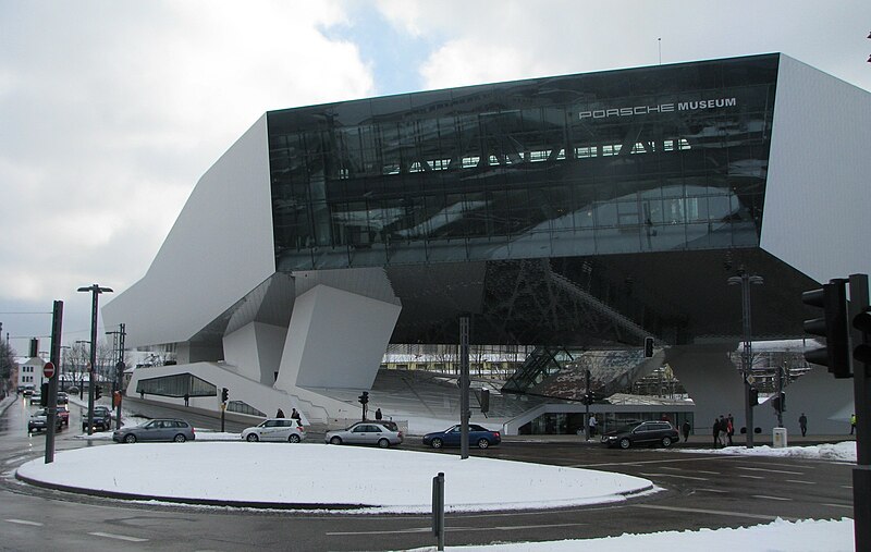 800px-Porsche-Museum_Portal_Winter.JPG