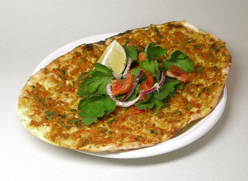 800px-Lahmacun.jpg