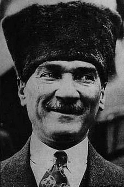 Atatürk'ün gülümseyen resimleri