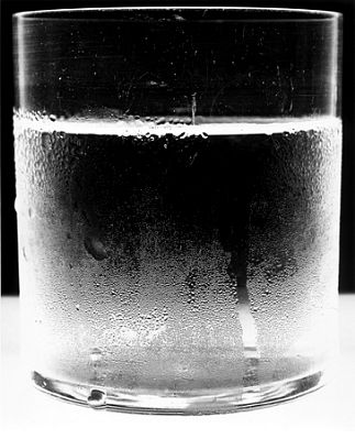 ..5cpublish5cworksimages5cmeaweb2004waterglass1_lg.jpg