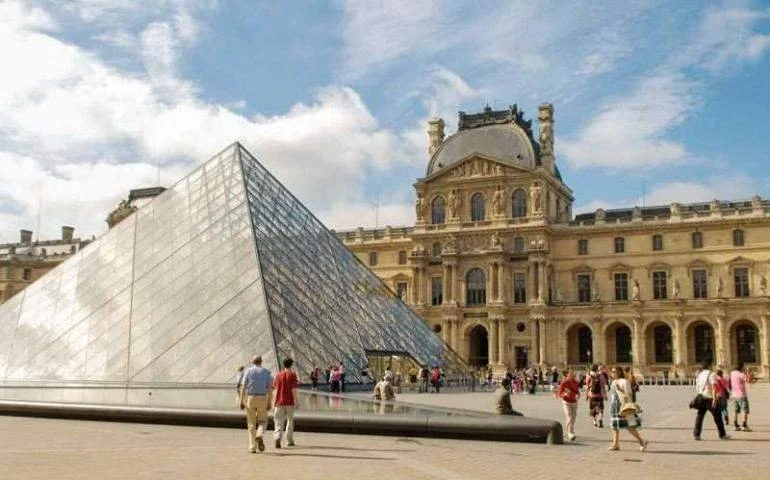 Louvre Müzesi / Paris