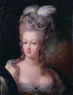 Marie-Antoinette-tarihte-insanlarin-olumune-sebep-olmus-5-moda-trendi-4.jpg