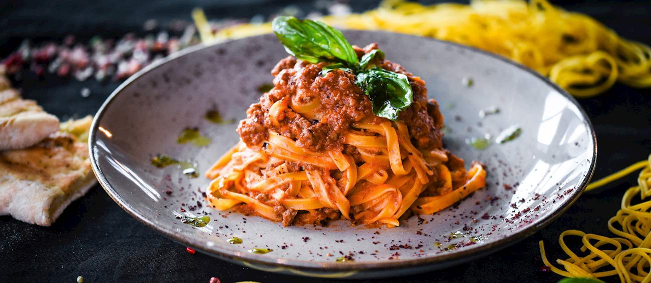 Tagliatelle-al-ragu%CC%80-alla-Bolognese-.jpg