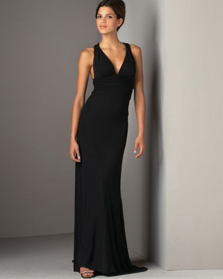 Water black dresses. Черное длинное платье. Чёрное вечернее платье длинное. Длинные классические платья. Платье женское вечернее черное длинное.