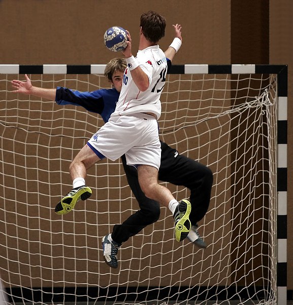 577px-Handball_07.jpg