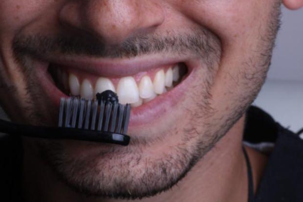 aktif kömür diş beyazlatma