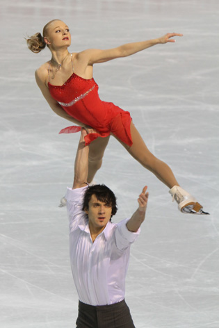 Maria_Mukhortova_and_Maxim_Trankov_at_2010_European_Championships_%283%29.jpg