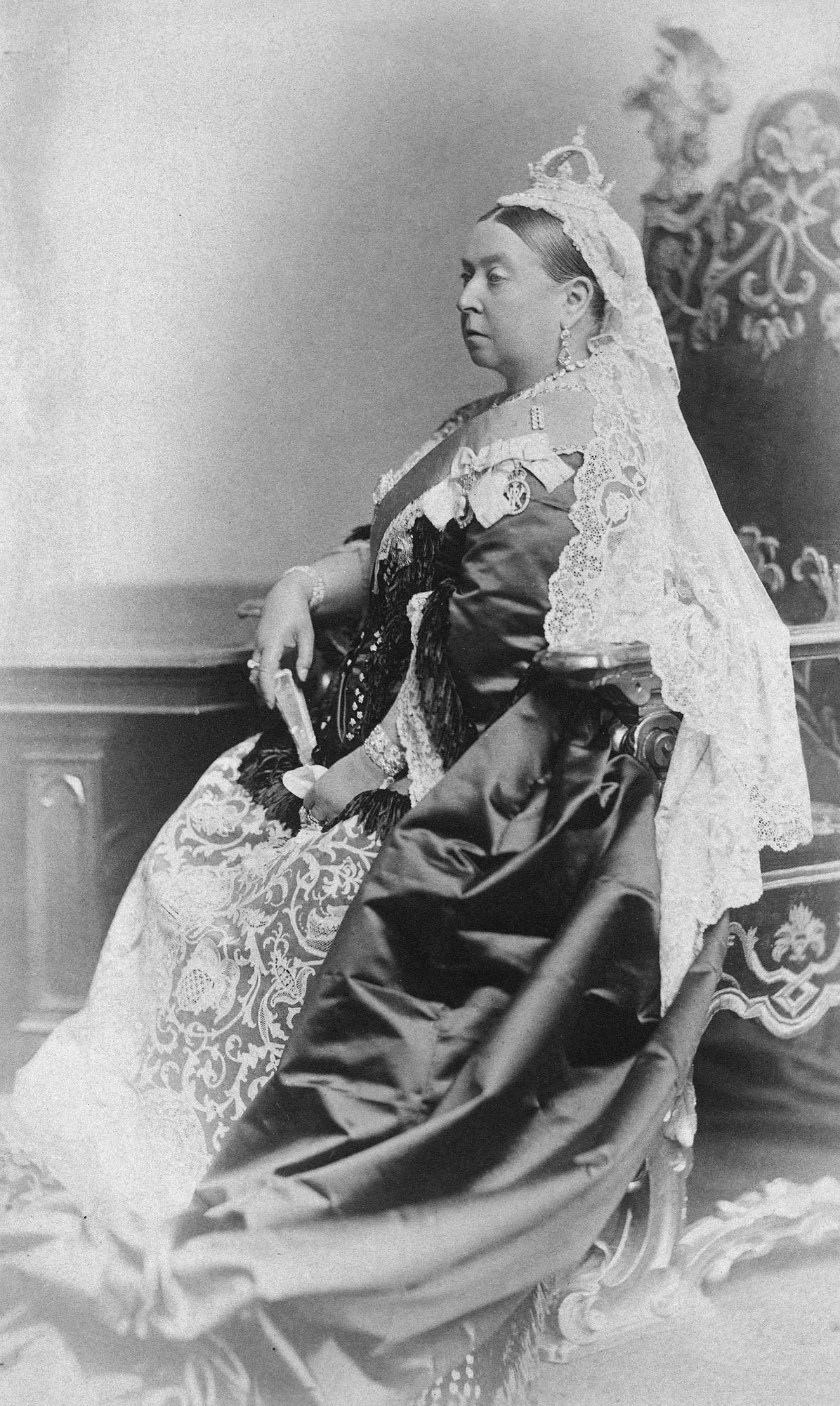 Queen_Victoria_1887.jpg
