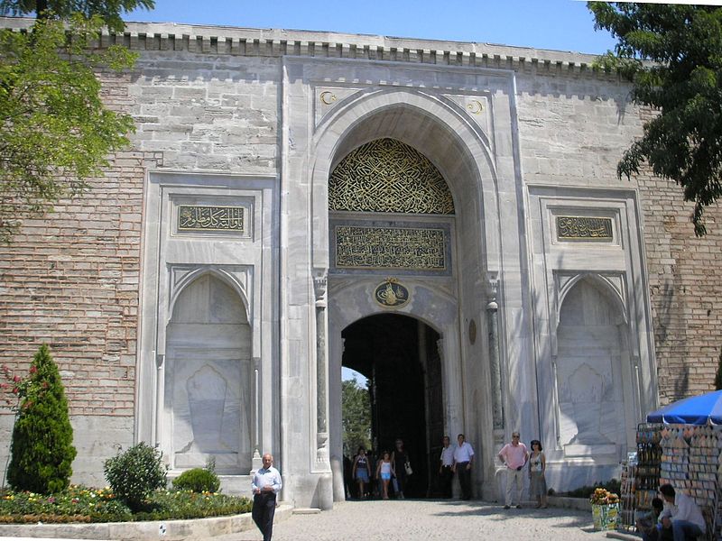 800px-Imperial_Gate_Topkapi_Istanbul_2007_002.jpg