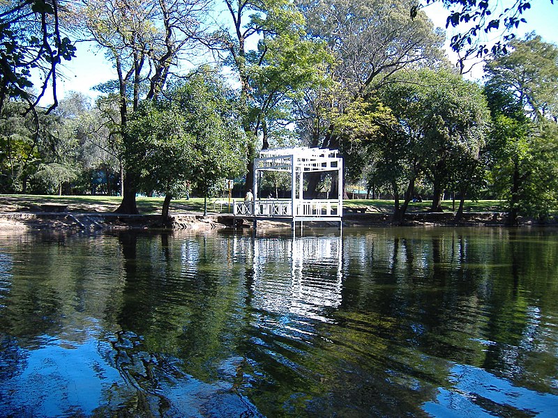 800px-Parque_Sarmiento%2C_C%C3%B3rdoba%2C_Argentina_1.jpg