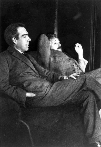 414px-Niels_Bohr_Albert_Einstein_by_Ehrenfest.jpg