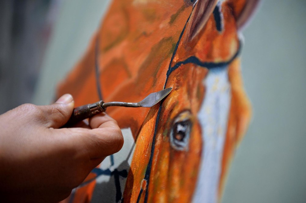 Hataylı ressam Perihan Çapar 'spatula' kullanarak eşsiz eserlere imza atıyor - 1