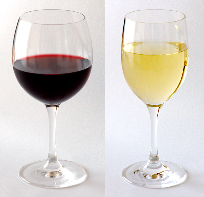 Red_and_white_wine_in_glass.jpg